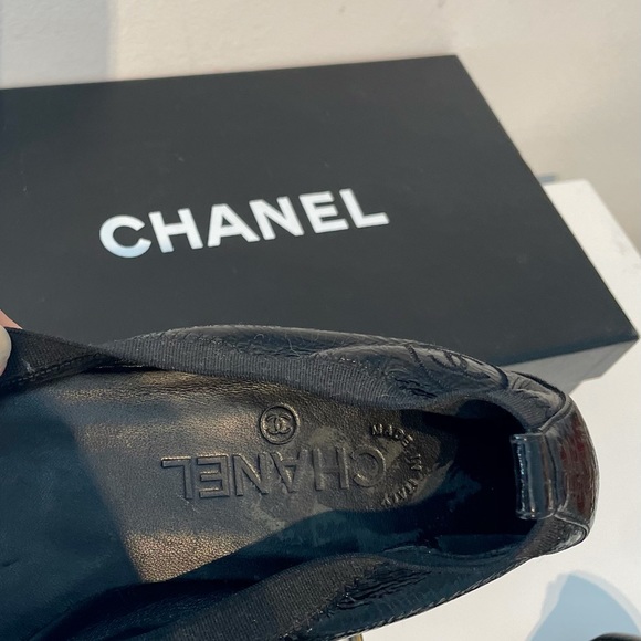 Chanel Women's Black Leather Cap Toe Ballet Flats CC Size 38 Like New - Picture 5 of 8